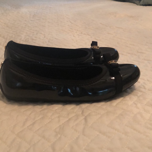 Michael Kors Rover Lux Black patent girls flats, size 2 - Picture 4 of 6